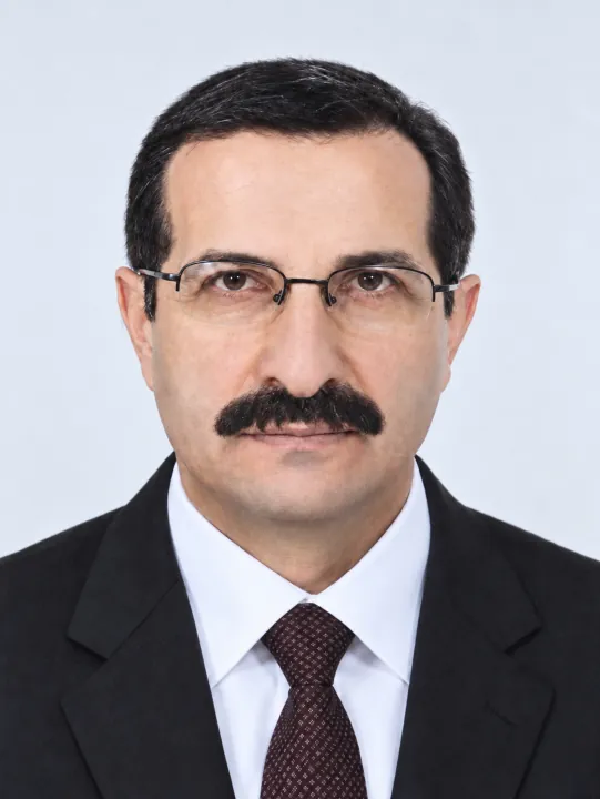 Dr. Ali Menekşe